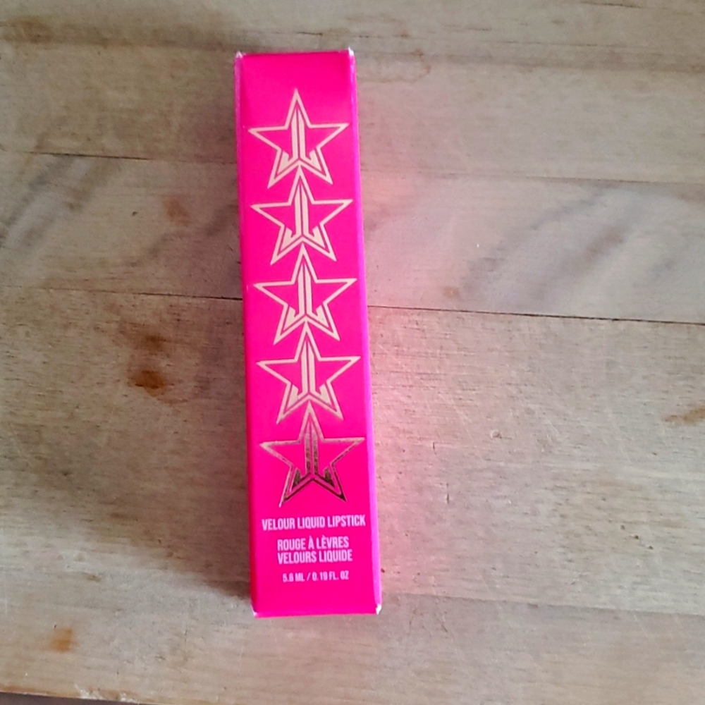 Jeffree Star velour lip in Leo